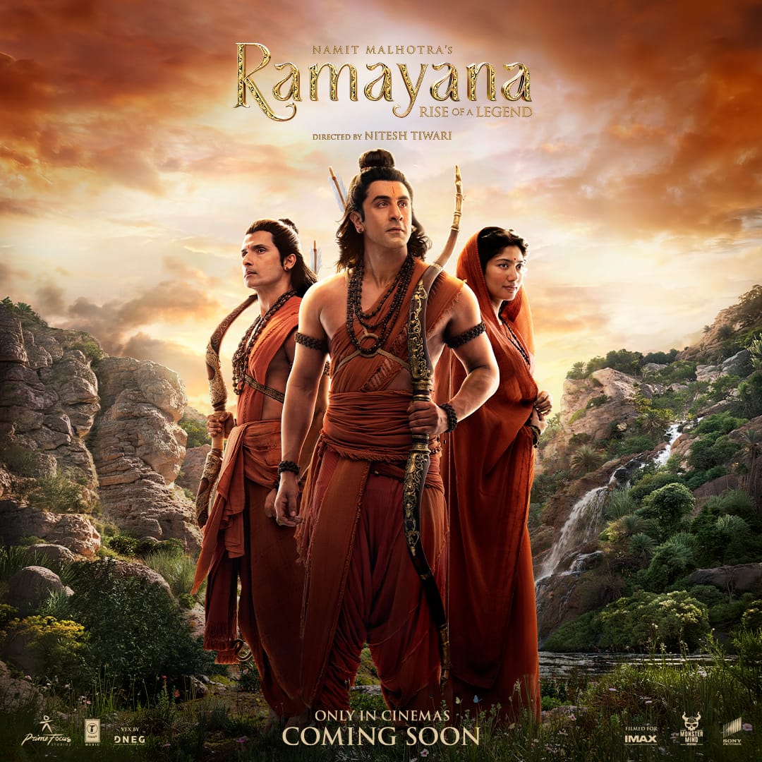 Rama z łukiem oraz dwie postacie na oficjalnym plakacie filmu Ramayana: Rise of a Legend