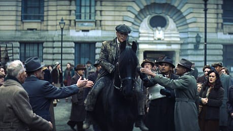 Cillian Murphy jako Tommy Shelby w filmie Peaky Blinders: Nieśmiertelny