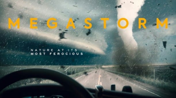 Tornado na drodze widziane z samochodu na zdjęciu promującym Megastorm