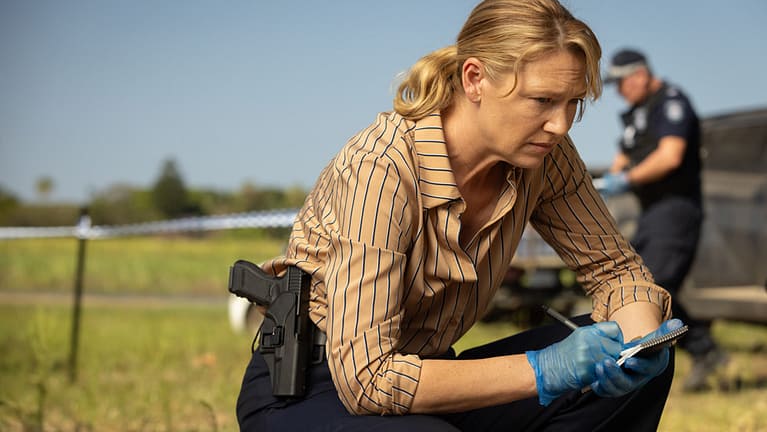 Anna Torv jako detektyw Tig Pollard w serialu Dustfall